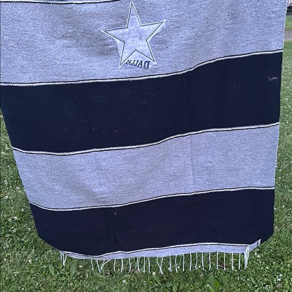 Dallas Star Striped Blanket - Picture 3 of 8